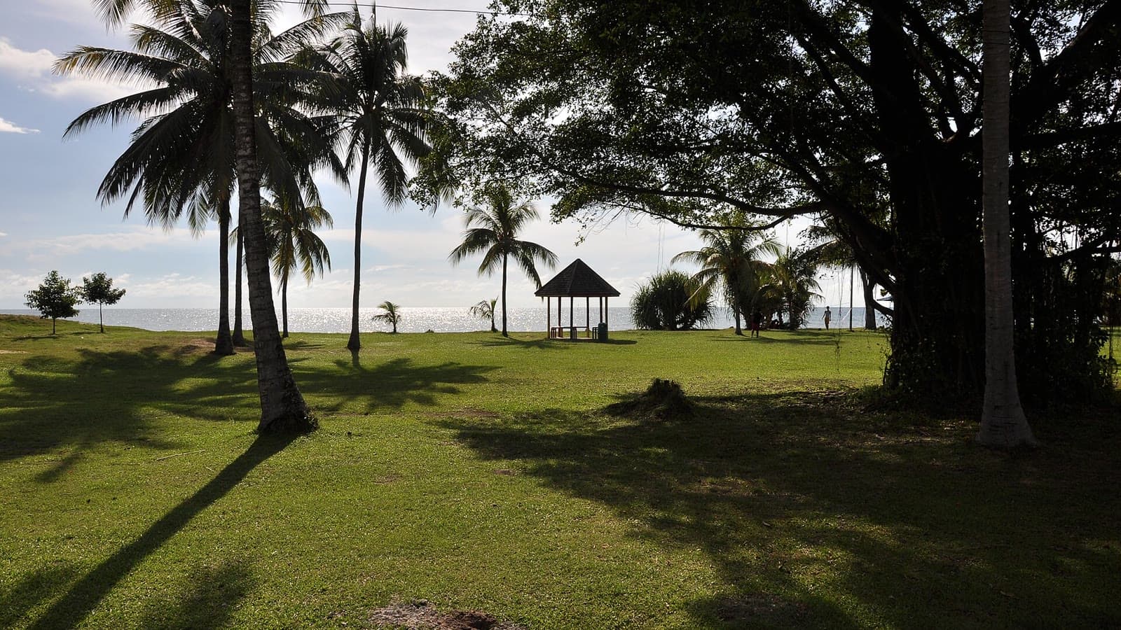 Tanjung Aru Oceanfront Residence, exterior view